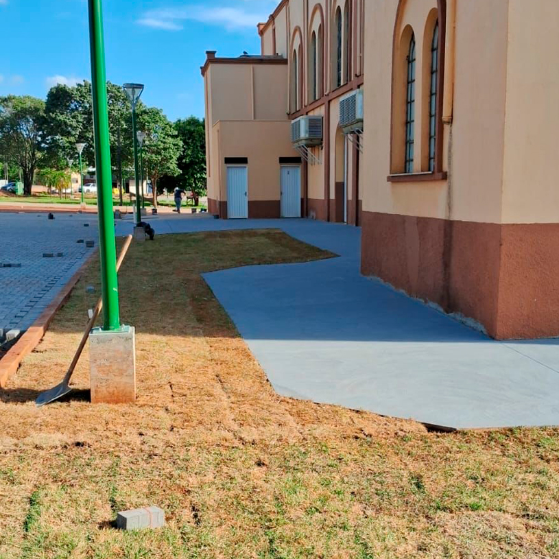 Reforma da Praça Central de Flórida Avança para Novas Etapas.